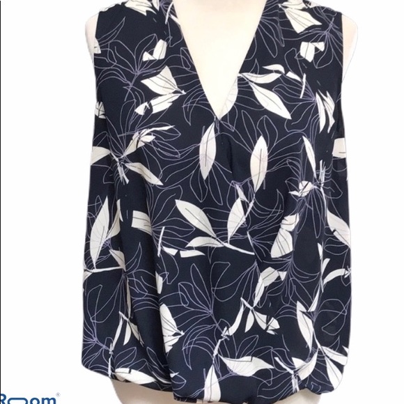 Tops - Banana Republic Career Top 🌺